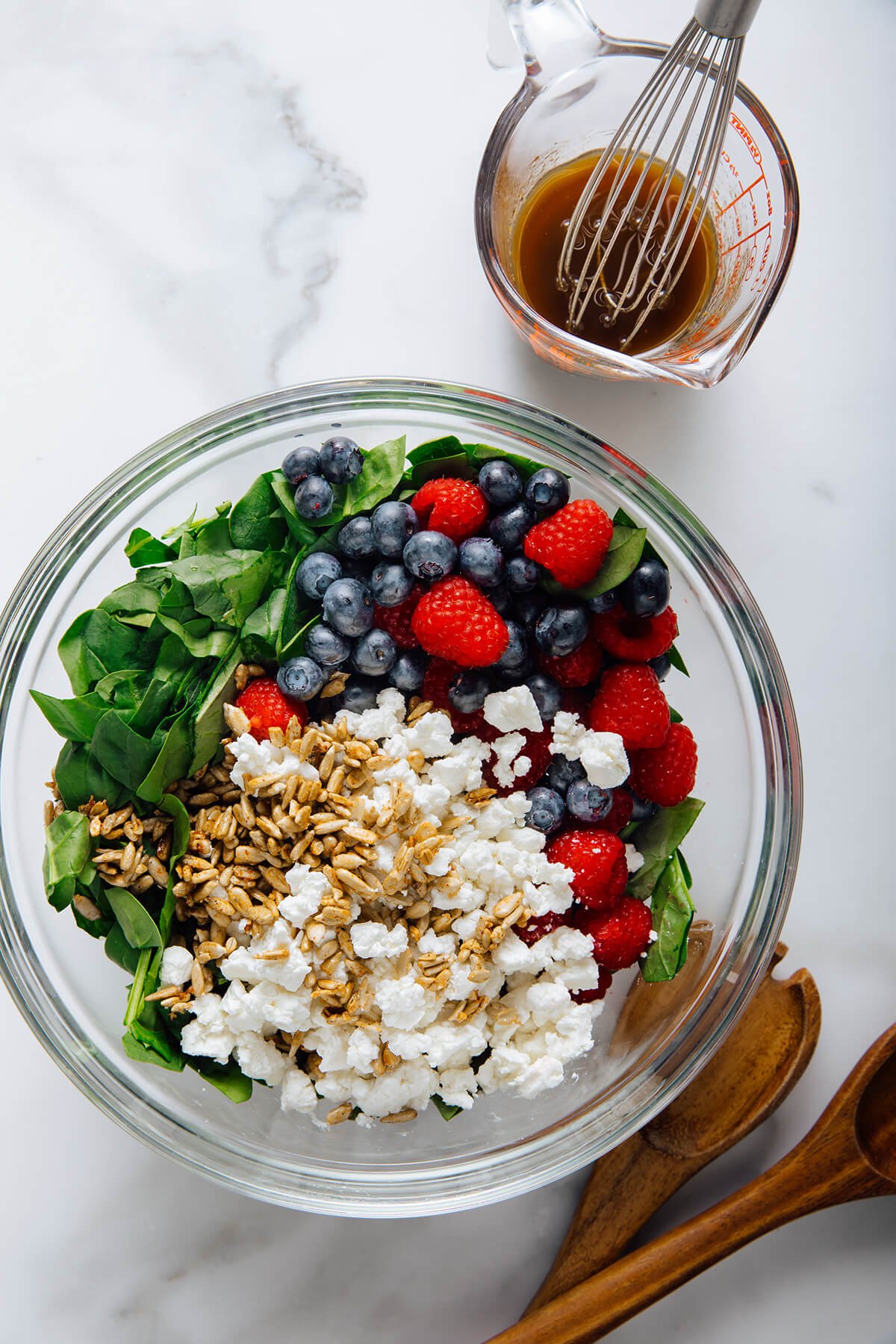 spinach salad with berries